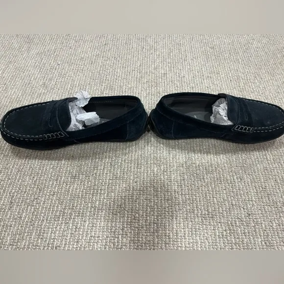 Geox boys suede navy loafers. Like new.
